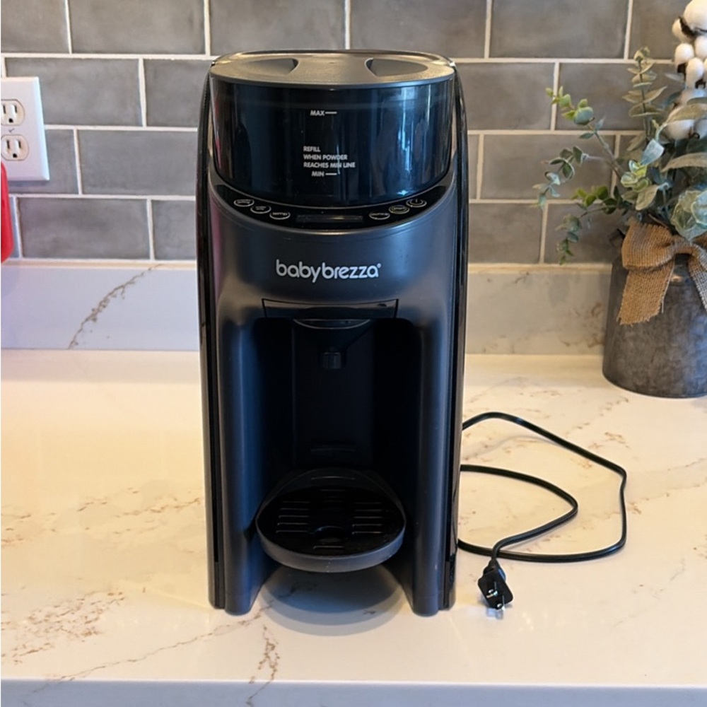 Baby Brezza Black Formula Maker